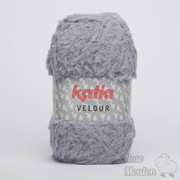 Tricoter Velour de Katia, un fil fantaisie au poil court et doux.